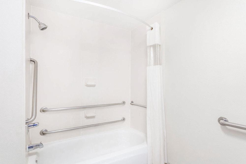 Howard Johnson By Wyndham Savannah Ga Georgetown Bagian luar foto