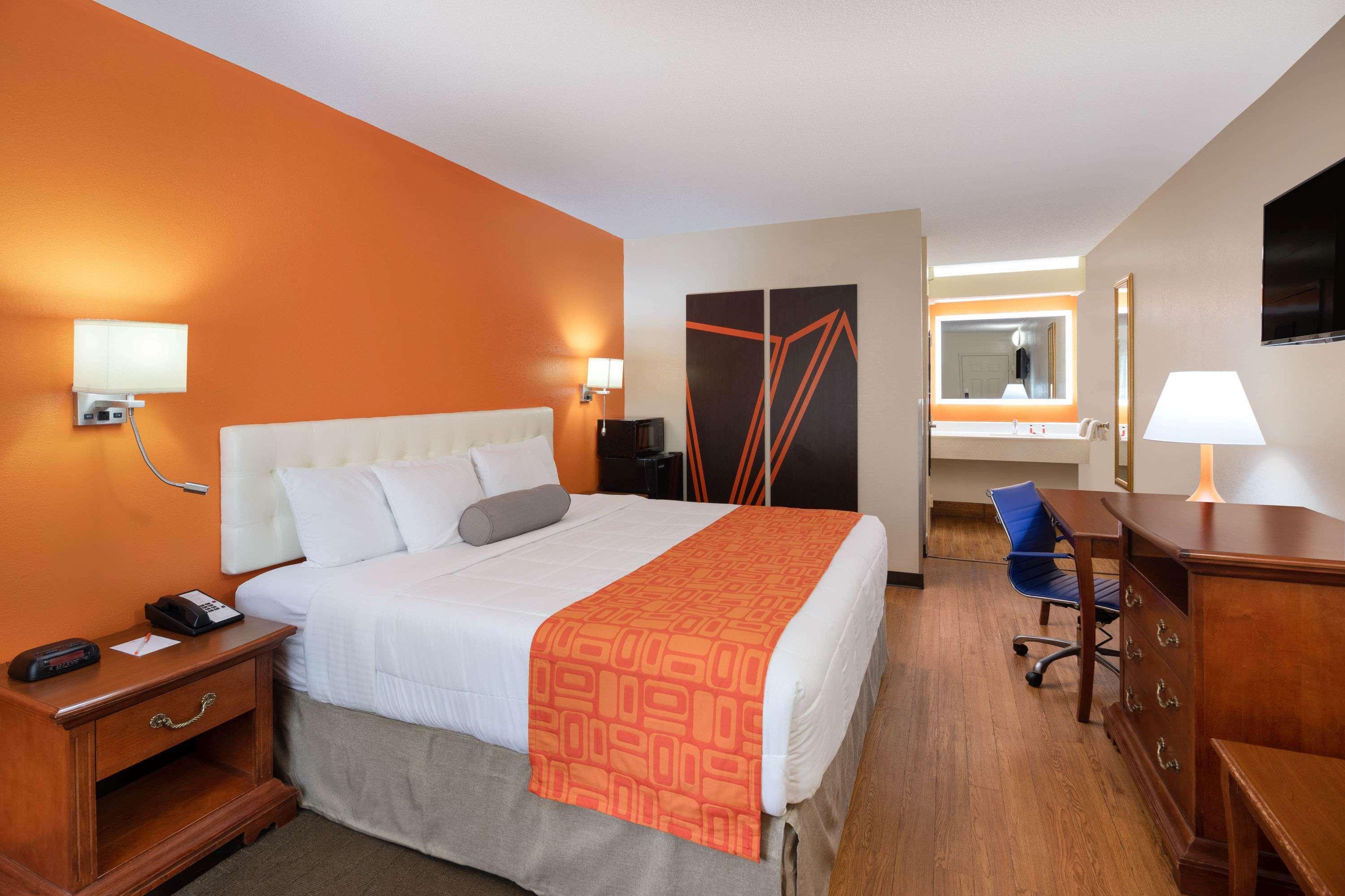 Howard Johnson By Wyndham Savannah Ga Georgetown Bagian luar foto