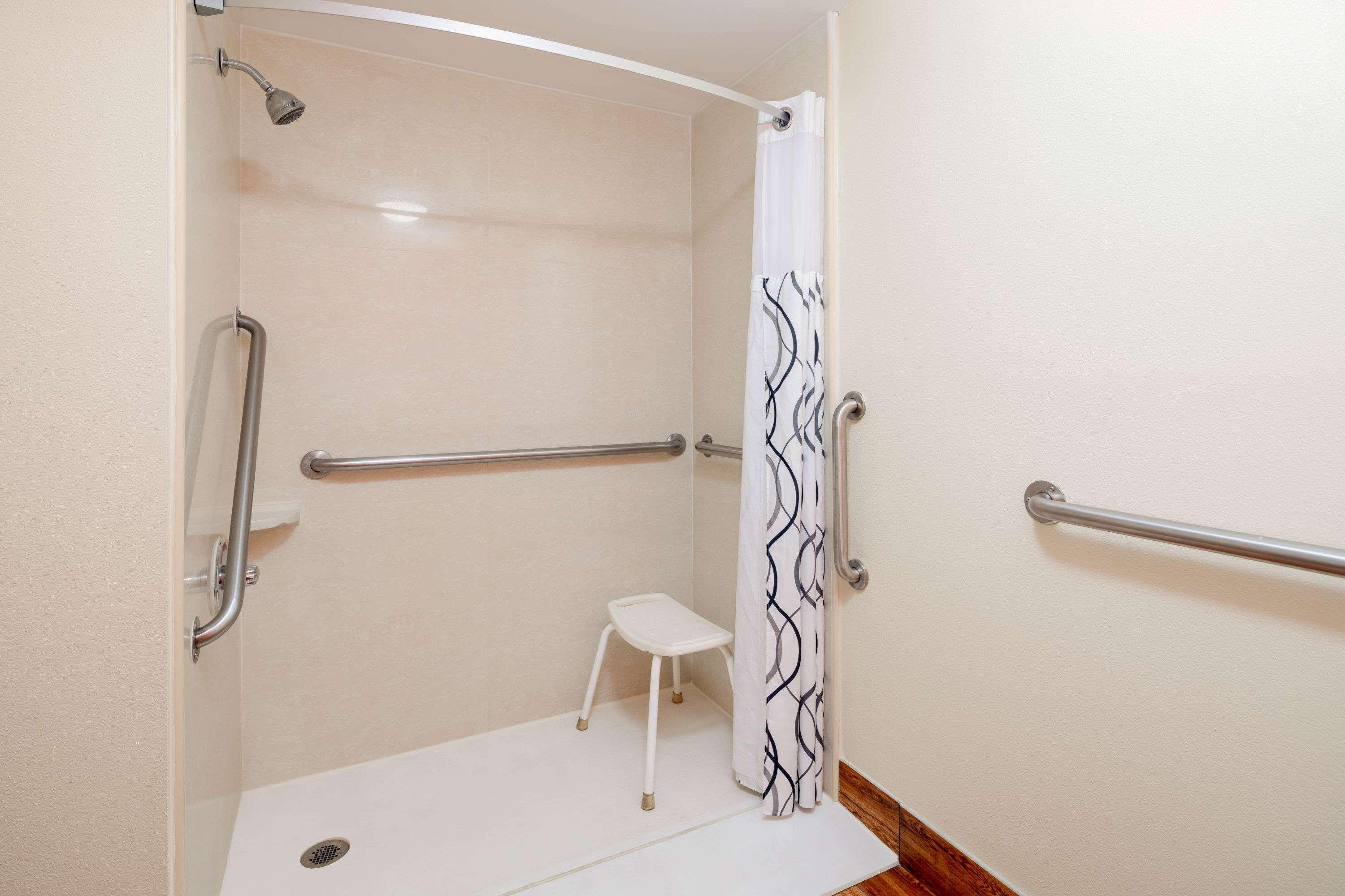 Howard Johnson By Wyndham Savannah Ga Georgetown Bagian luar foto