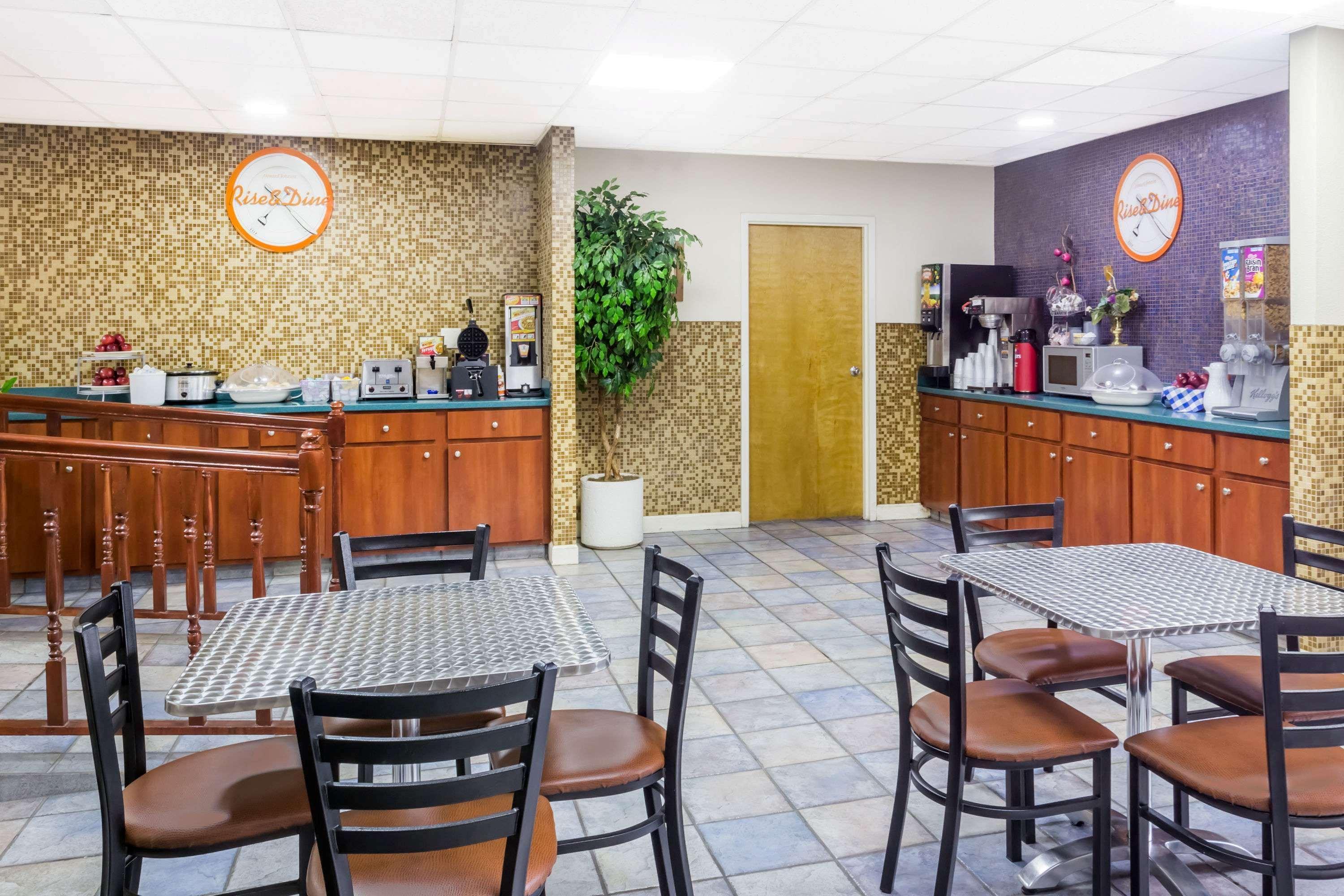 Howard Johnson By Wyndham Savannah Ga Georgetown Bagian luar foto