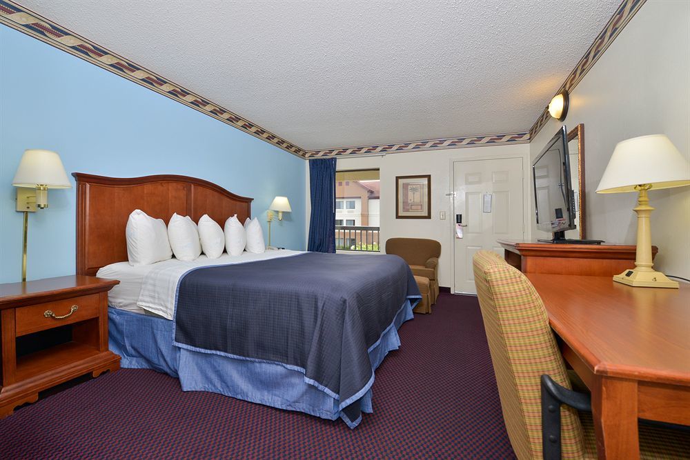 Howard Johnson By Wyndham Savannah Ga Georgetown Bagian luar foto