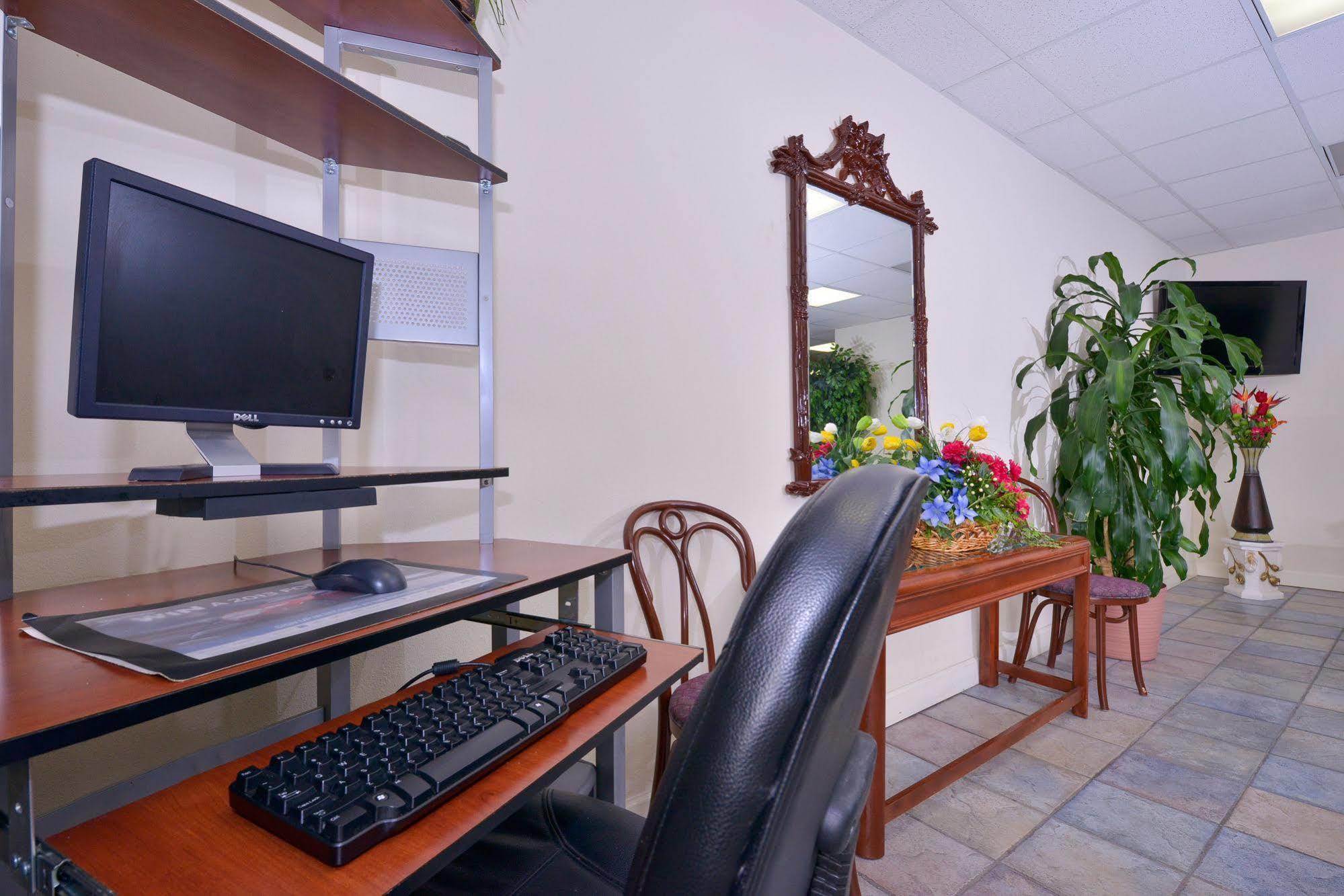 Howard Johnson By Wyndham Savannah Ga Georgetown Bagian luar foto