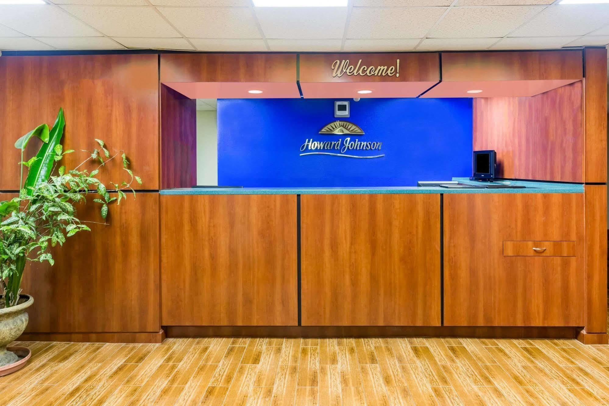 Howard Johnson By Wyndham Savannah Ga Georgetown Bagian luar foto