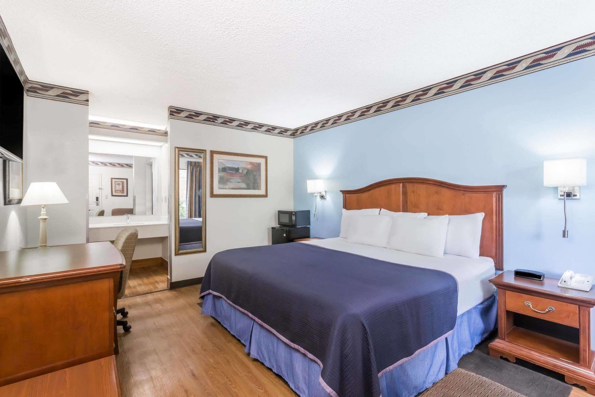 Howard Johnson By Wyndham Savannah Ga Georgetown Bagian luar foto